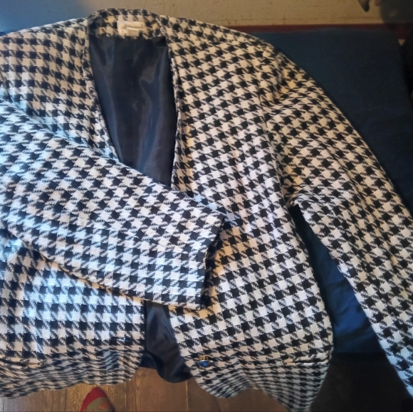 Ladies black and white Blazer - Picture 5 of 7